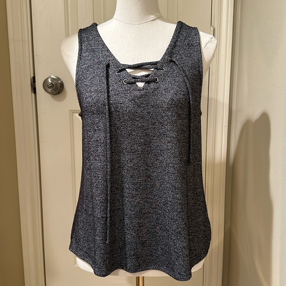 Tie detail Tank